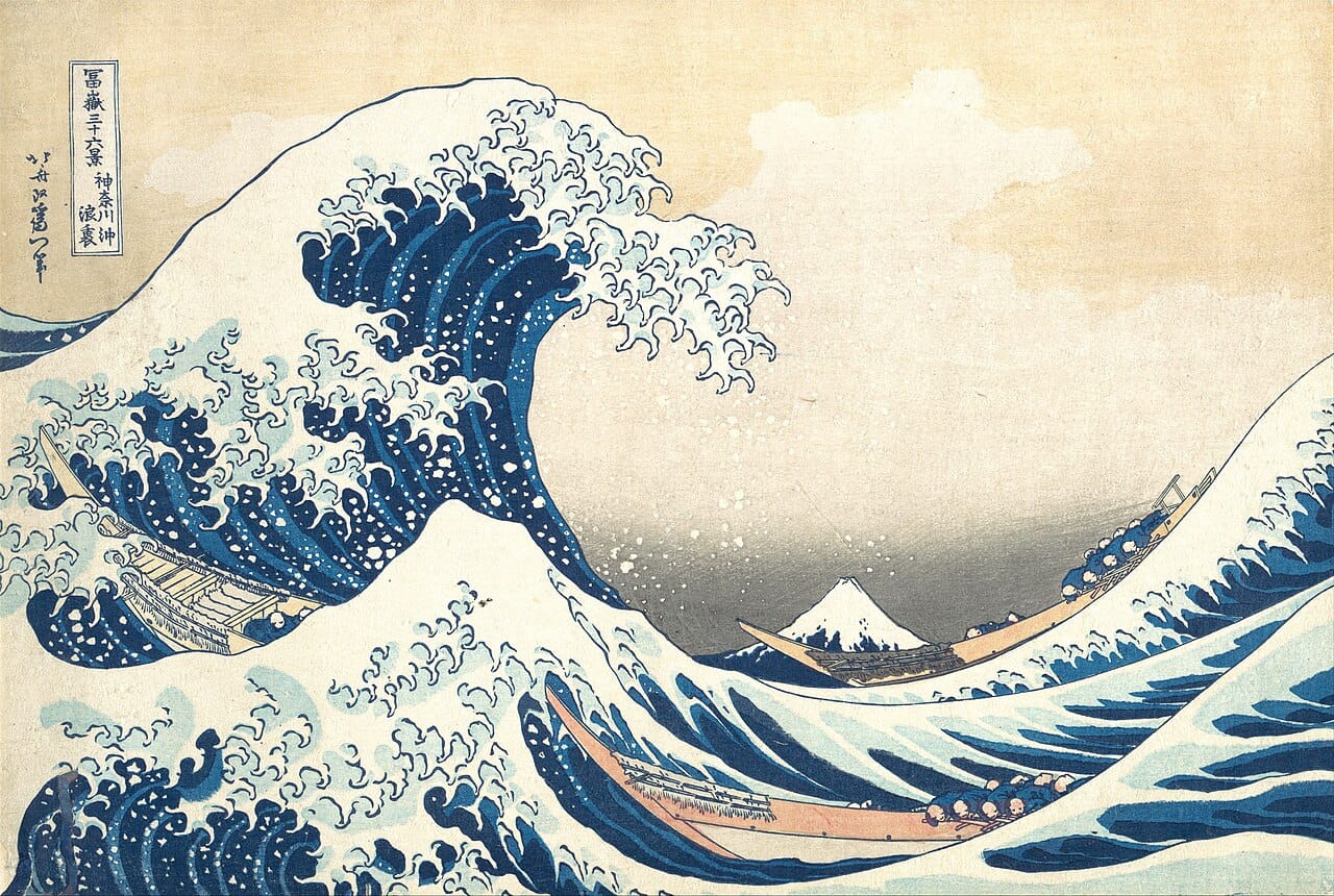 葛饰北斋《神奈川冲浪里》：巨浪卷起，浪下三条小船，远处是富士山。