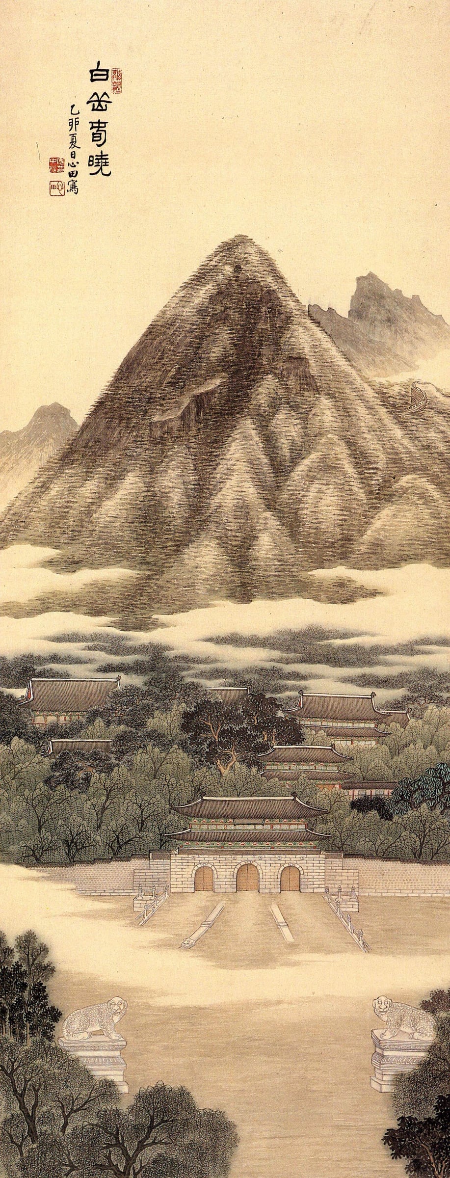 一幅细长的立轴：上方是一座高耸的三角形山峰，山体用密集的短笔触画出，山腰飘着一条白色的晨雾。雾下是一片树林和层层宫殿屋顶，中间是一座有三个拱门的城门。城门前是一条宽阔、空无一人的大路，路两边各蹲着一尊石兽。左上角有题字和印章。
