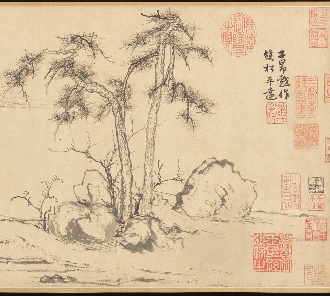 两棵松树从几块石头中间长出来，一棵笔直，一棵稍稍弯向左边，树干用一圈圈小圆点和短线勾出鳞皮，松针是一簇簇放射的细线。石头只勾了轮廓，里面用干笔擦了几下，留着许多白。右边是两行字“子昂戏作双松平远”，再往右是一列红印。